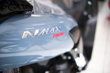 Yamaha 'nın galerisindeki motosikletler. Yamaha NMAx motosikleti. Seçici odak.
