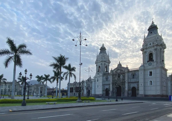 Lima, Pérou - 17 avril 2022 : Plaza Mayor dans le centre historique de Lima, Pérou, Centre-ville. — Photo