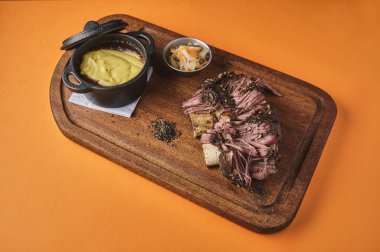 Sağlıklı ızgara füme karnabahar, vejetaryen organik gıda. Vejetaryen gıda konsepti