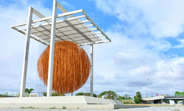 Caracas, Venezuela - 1 Mayıs 2022, Francisco Fajardo Otoyolu 'ndaki Esfera Caracas' ın kinetik heykeli. La Esfera de Soto
