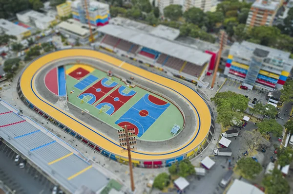 CARACAS, VENEZUELA- MAYIS 2022: çok sporlu spor kompleksi Teo Capriles Velodrome. Minyatür Eğim Değiştirme Efekti.