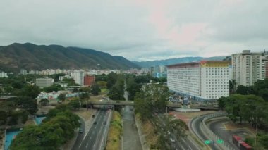 CARACAS, VENEZUELA - Francisco Fajardo otoyolunun havadan çekilmiş fotoğrafı, Caricuao yolu.