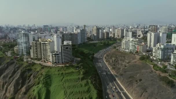 Luftaufnahme Der Armendariz Talfahrt Der Stadt Miraflores Und Des Costa — Stockvideo