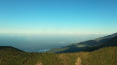 Galipan 'daki Avila dağının tepesinden panoramik manzara, Karayip denizi La Guaira' ya bakıyor, Waraira Repano Ulusal Parkı, Venezuela.