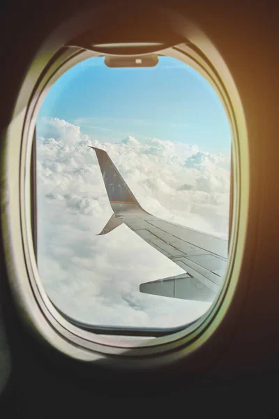 Рука Знімає Мобільний Телефон Вікна Літака — стокове фото