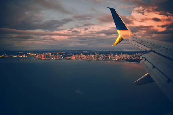 Vista Janela Avião Belo Pôr Sol Nuvens Cidade Panamá — Fotografia de Stock