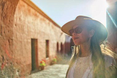 Santa Catalina Manastırı, Convento de Santa Catalina, Arequipa, Peru, Güney Amerika 'yı Keşfeden Genç Turistler