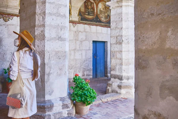 Santa Catalina Manastırı, Convento de Santa Catalina, Arequipa, Peru, Güney Amerika 'yı Keşfeden Genç Turistler