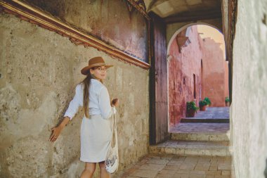 Santa Catalina Manastırı, Convento de Santa Catalina, Arequipa, Peru, Güney Amerika 'yı Keşfeden Genç Turistler