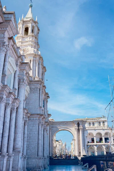 阿雷基帕市阿尔马斯广场的阿雷基帕大教堂 — 图库照片