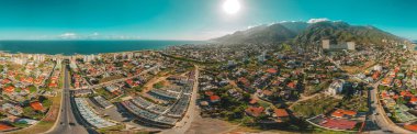 Los Corales, Vargas, Venezuela 'nın geniş açılı manzarası. Hava Görünümü.