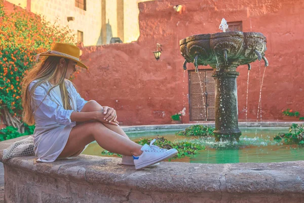 Giovani Turisti Alla Scoperta Del Monastero Santa Catalina Convento Santa — Foto Stock