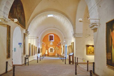 Aziz Catherine Manastırı 'ndaki Santa Catalina Manastırı' nda dini eserler sergileniyor. Arequipa, Peru