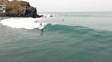 LIMA, Peru 2022, TSA Sörf Okulu 'nun SURF Aile Festivali Yarışması, Cerro Azul Plajı önemli bir sörf yeridir..