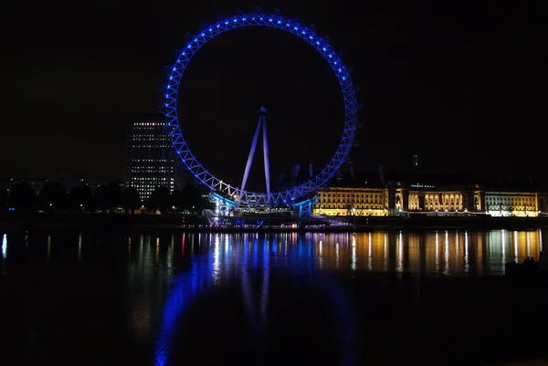 Londen, Engeland de uk skyline in de avond. — Stockfoto