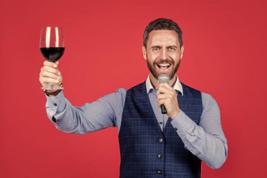 Ziyafetin devam etmesini talep ediyorum. Kadeh kaldırırken mikrofona konuş. Ziyafet veriyorum. Tören ya da kutlama. Halka konuşma. Konuşma sanatı. Konuşma becerisi