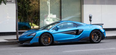 Los Angeles, Kaliforniya ABD - 11 Nisan 2021: McLaren Otomotiv Şirketi 720S supercar yan görünümü.