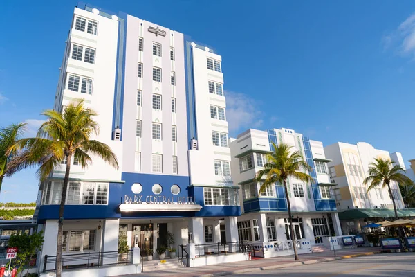 Miami, USA - 15. April 2021: Art-Deco Park Central Hotel am Ocean Drive in Florida — Stockfoto