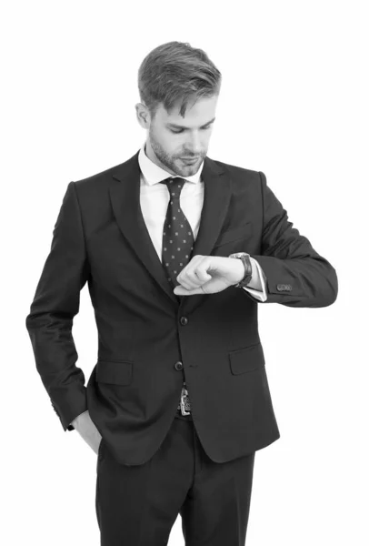 Επιχειρηματίας με αυτοπεποίθηση με ρολόι. επιτυχημένος μάνατζερ με επίσημα ρούχα. επαγγελματίας επιχειρηματίας σε επιχειρηματικό στυλ. κίνητρο και επιτυχία. Δικηγόρος με γραβάτα. υπάλληλος έχει προθεσμία. διαχείριση του χρόνου — Φωτογραφία Αρχείου