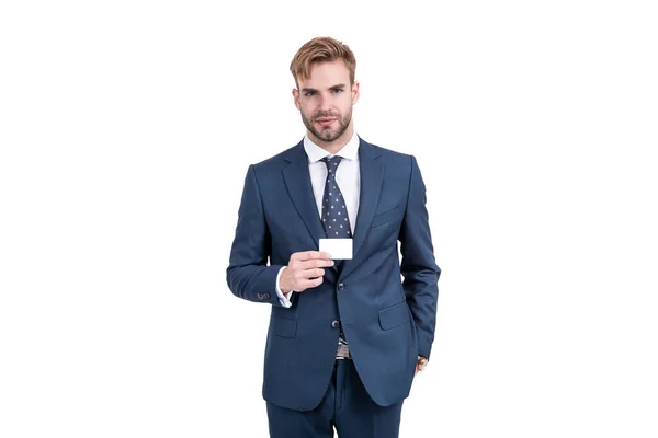 Businessman man in suit showing empty credit or debit business card, copy space, business. — Stock Photo, Image