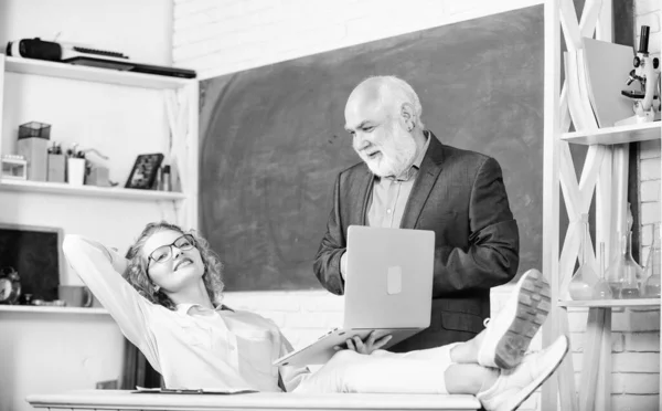 High school college university. Discussing topic with student or colleague. Man mature school teacher and carefree girl student with laptop. Modern school. Communicate clearly and effectively — Stock Photo, Image