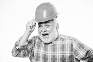 Tamir ya da yenileme. Ev tadilatı. Sakallı mühendis kask takıyor. Tamir konsepti. Mühendis mimar ya da müteahhit. Kıdemli mühendis ustabaşı. Tesisat servisi. Tecrübeli mühendis