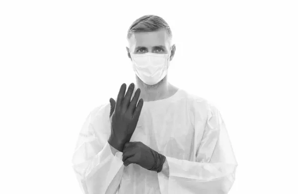 Medico operaio in costume protettivo isolato su bianco tenere al sicuro da covid19 sars virus pandemia, coronavirus — Foto Stock