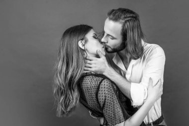 Sevgilim olur musun? Kadın ve erkeğin romantik ilişkileri. Aşk iş başında. Romantizm ve arzu. Kuaför kuaförü. Erkek berber dükkanı güzeli. Aile değerleri ve ilişki. Birbirine aşık çiftler.