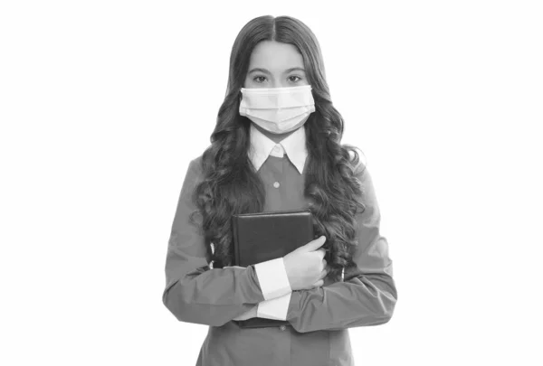 Krankenschwester halten Notizbuch für Rezept. Teenager-Arzt in Schutzmaske. Hygiene auf Coronavirus-Pandemie. Wissenschaftler entwickeln Virusimpfstoff. Seuchenausbruch Quarantäne. covid-19 und Gesundheitswesen — Stockfoto