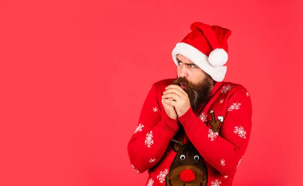 Keed hands warm. new year shopping discounts. ready for xmas gifts and presents. man in sweater red background. Christmas party time. cold bearded santa claus in hat. celebrate the party. copy space — Stock Photo, Image