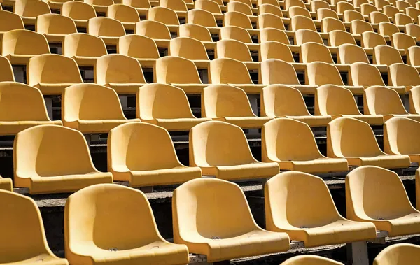 Cadeiras vazias para o público na arena estádio moderno, esporte — Fotografia de Stock