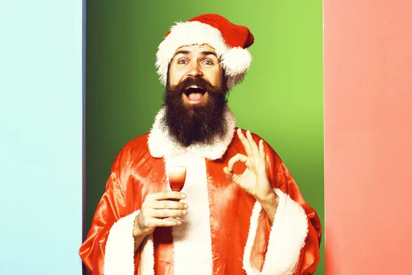 Glimlachende bebaarde kerstman — Stockfoto
