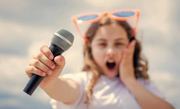 Kid sing with mic. selective focus. cheerful event manager. child have fun on party. happy singer with microphone. classic cool. girl singing. vocal school concept. karaoke club. music is my life — Stock Photo, Image