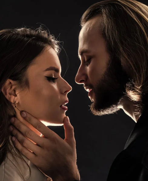 Romantizm, kadın ve erkeğe aşık olan şehvetli çift.