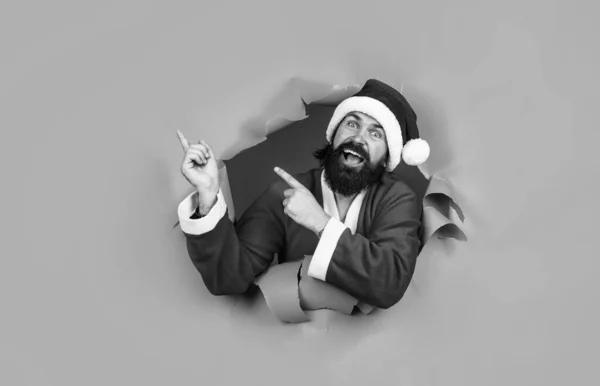 Nochebuena. preparar regalos y regalos. Sólo diviértete. hombre maduro barbudo feliz en traje de santa claus. fiesta de año nuevo. celebrar las vacaciones de invierno. Feliz navidad para ti. tiempo de compras de Navidad — Foto de Stock