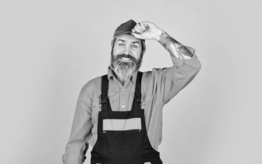 Ustayı ara. Yenileme konsepti. Becerikli bir işçi. İşçi. Tamirci deneyimli bir işçi. Yardım hizmetleri. Yakışıklı inşaat işçisi. Evde bozuk teknisyenleri tamir ediyorum. Elektrikçi tesisatçı tamirci.