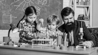 Tecrübe ve bilgi. Okuldan sonra akıl hocası sürmüş. Pratik bilgi. Temel bilgiler. Sıkı çalış. Ölçülebilir sonuçlar. Çocuk bakımı ve gelişim. Kritik düşünme ve problem çözme