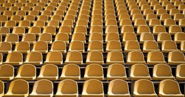 Stadyum koltuğu boş spor arenasında, futbol