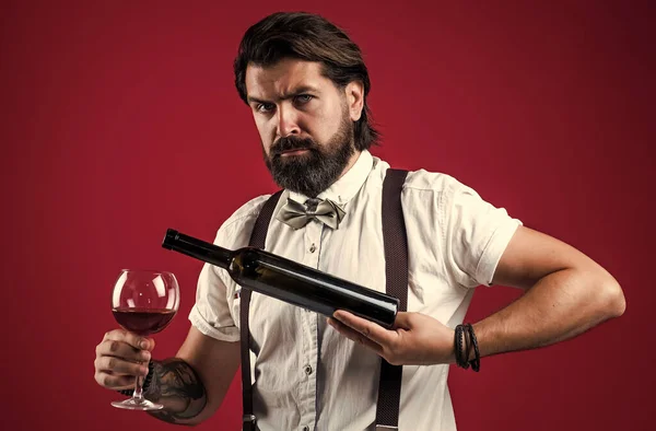 Trendy man in suspenders and bow tie with wine. confident elegant man drinking wine. alcoholic drink. stylish sommelier tasting beverage. old fashioned bearded hipster winemaker. be Alcohol free — Stock Photo, Image