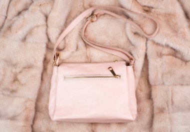 Alışveriş mağazası konsepti. Kadın deri çanta. moda süslemesi.