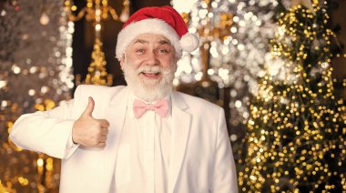 Bu şenlik sezonu parıldasın ve parlasın. Kutlarım. Sakallı dede, Noel 'i kutluyor. Noel arifesi. Mutlu Noel Baba. Noel şirketi. Sakallı yaşlı adam. En iyi dileklerimle.