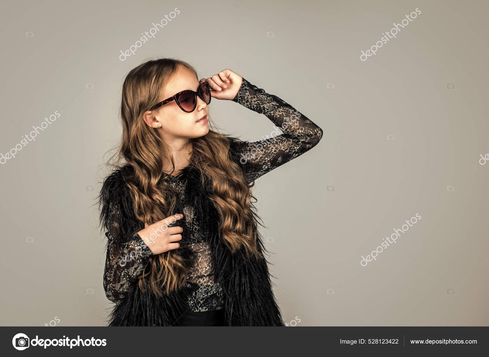 Trendy sunglasses for teenage girl 2025