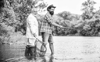 Para fikirleri çeker. Dost oltası ve ağlı adamlar. Emekli baba ve olgun sakallı oğul. Mutlu balıkçılar. İyi kar. iş adamlarının hobisi. emeklilik balıkçılığı. Balık avlama maceraları