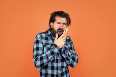 Diş ağrısından muzdarip sakallı hipster 'ın ağrısı ve diş sorunları var, stomatoloji ilaçları.