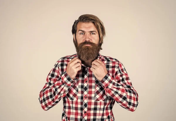 Kaukázusi érett hipster divatos frizura kockás ing, férfi divat — Stock Fotó