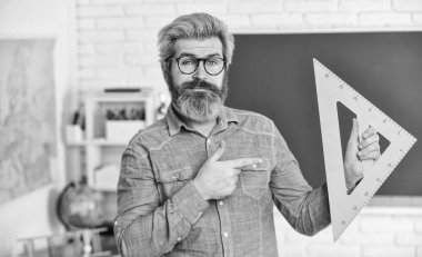 Matematik ve geometri. Hassas ölçüm aracı. Bilim ekipmanları. Kök eğitim konsepti. Üniversitede cebir okuyorum. Okula dönüyorum. Aritmetik öğretmeni. Çeşitli verilerin hesaplanması ve aranması