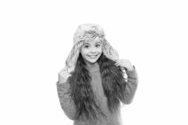 Ζεστά ρούχα για κρύο καιρό. Παιδική ευτυχία και χαρά. Τεχνητή γούνα. Το χαρούμενο κοριτσάκι αγαπάει τον χειμώνα. Επιτέλους χειμερινές διακοπές. Απολαύστε τις διακοπές των Χριστουγέννων. καλή διάθεση σε κάθε καιρό — Φωτογραφία Αρχείου