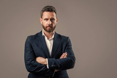 Ofiste resmi ceket giyen başarılı bir iş adamı, başarı.