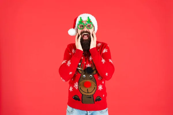 Happy new year. merry christmas. surprised bearded man in santa claus hat. brutal hipster — Stock Photo, Image