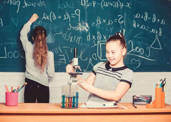 Improving modern medicine. Little girls in school lab. Science is future. Biology science. Happy little girls. science experiments. Chemistry research. Little girls scientist work with microscope — Stock Photo, Image
